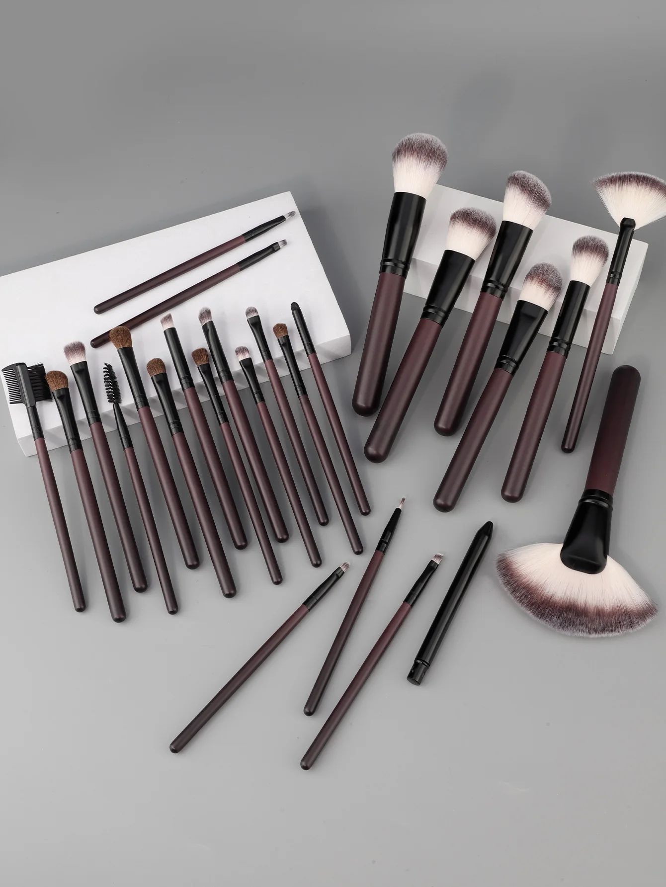 26pcs Professional Cosmetics Face Makeup Brush Set Powder Concealer Eye Shadow Eyebrow Lip Brush Beauty Tools Makeup Brushes