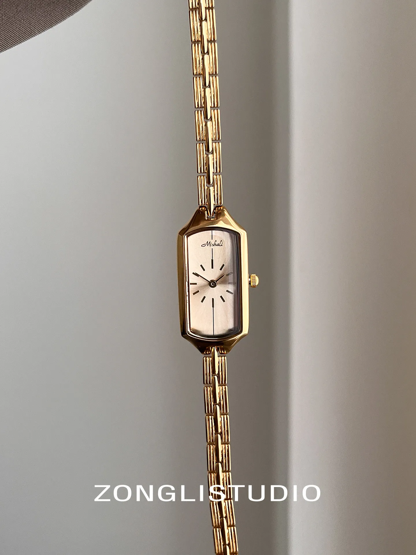 The New Women'S Watch Features A Sophisticated And High-Quality DesignCombining Luxury Fashion, SimplicityAnd Exquisite Details.