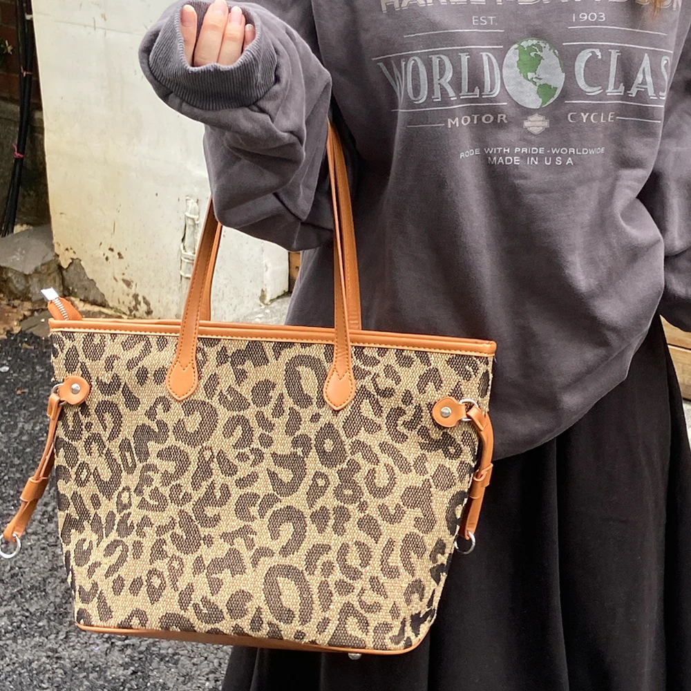 Leopard Tote Bag for Women Oversize Beach Bags Grocery & Picnic Shoulder Handbag with Pockets Leopard Print Gifts for Mom Cheeta