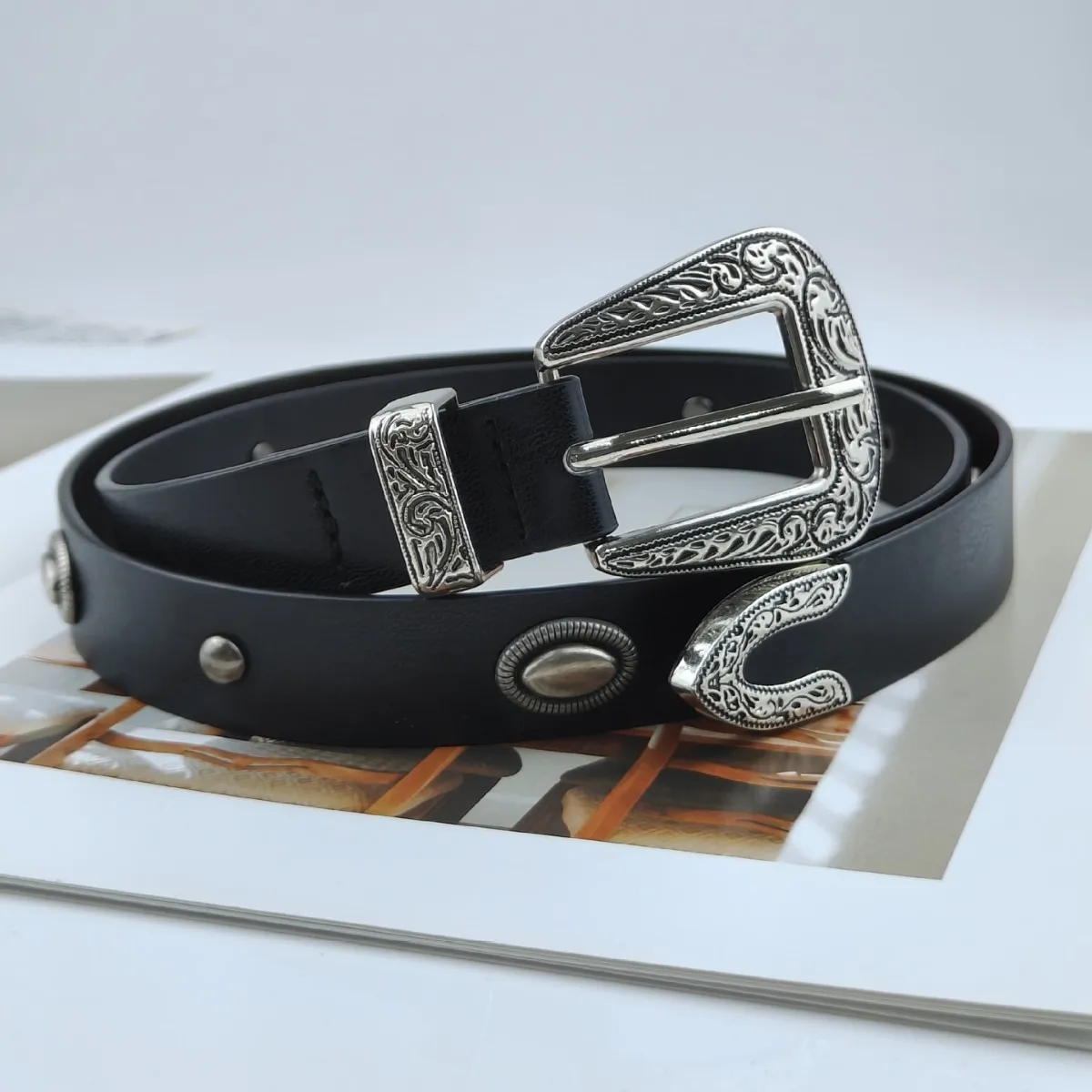 Black Women's Leather Belt Simple Fashionable Versatile Casual Dopamine Belt Paired with Dress Coat Accessories Retro