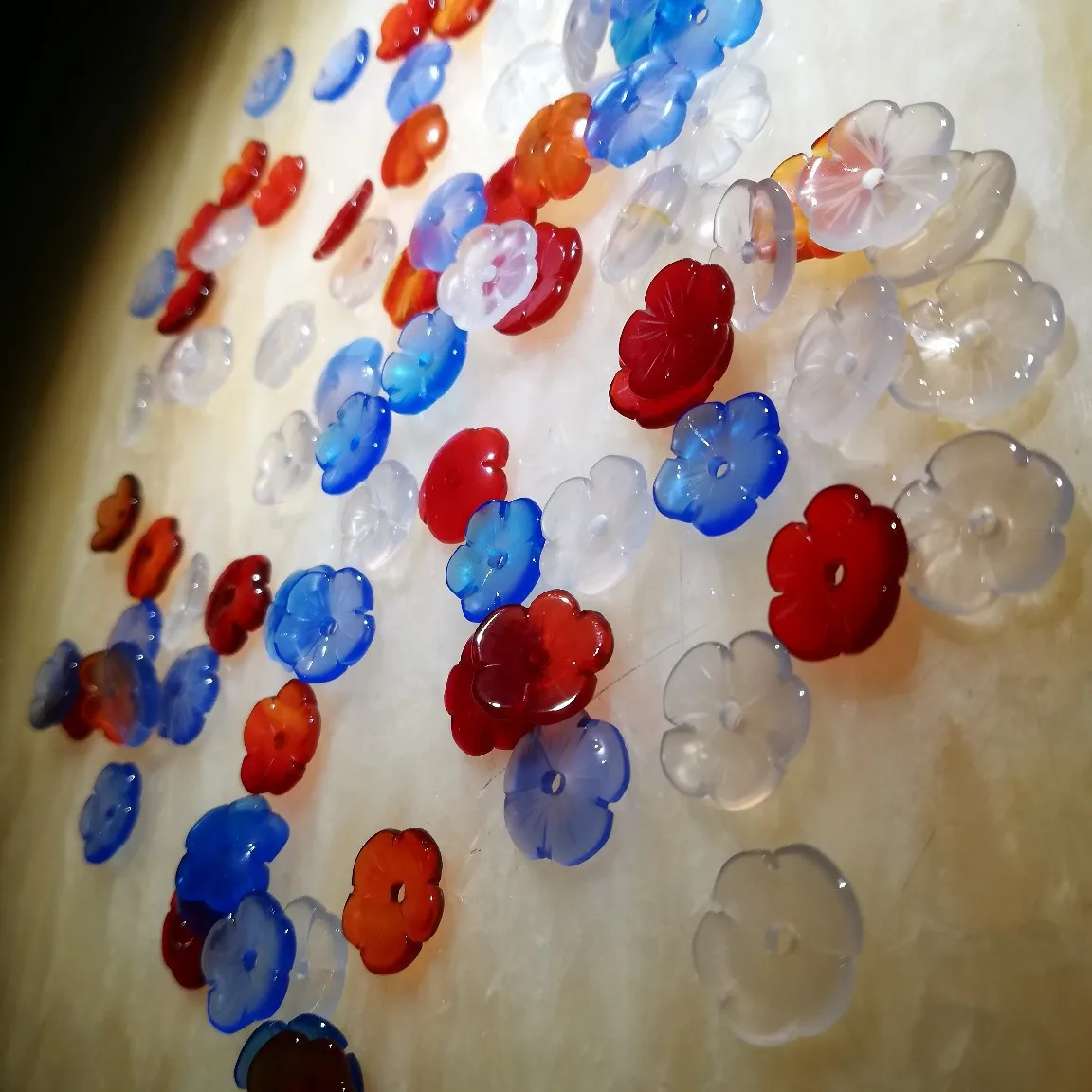 Wholesale 20pcs 100% Genuine 12mm Carnelian Agate Beads Hand-Carved Flower Gemstone Pendants for Jewelry Making
