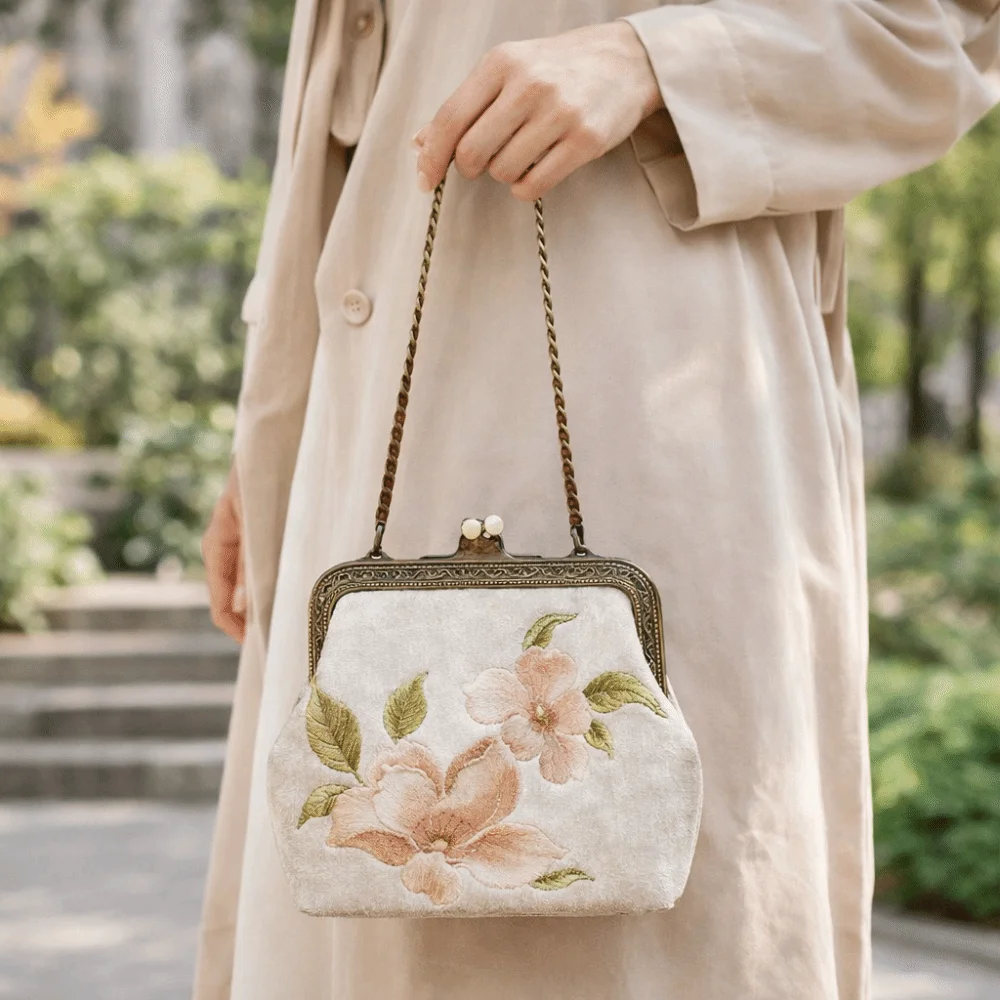 Retro Flower Embroidery Banquet Bag Chain Metal Buckle Hanfu Handbag Coin Purse Shoulder Bag Ladies Clutch Bag Cheongsam