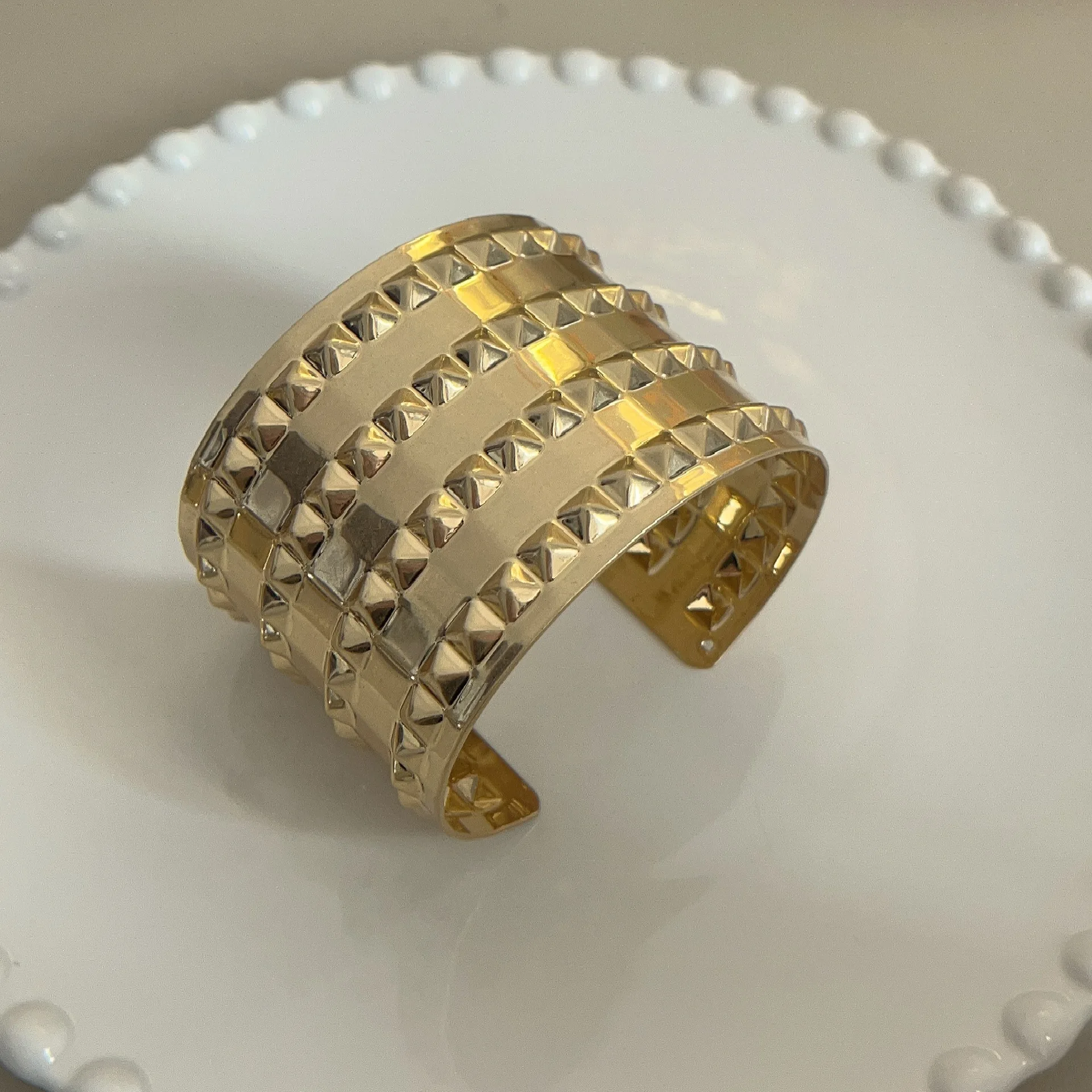 New Trendy Irregular Metal Rivet Wide Opening Bracelets Bangles for Women Men Vintage Exaggerated Lady Jewelry Accessory