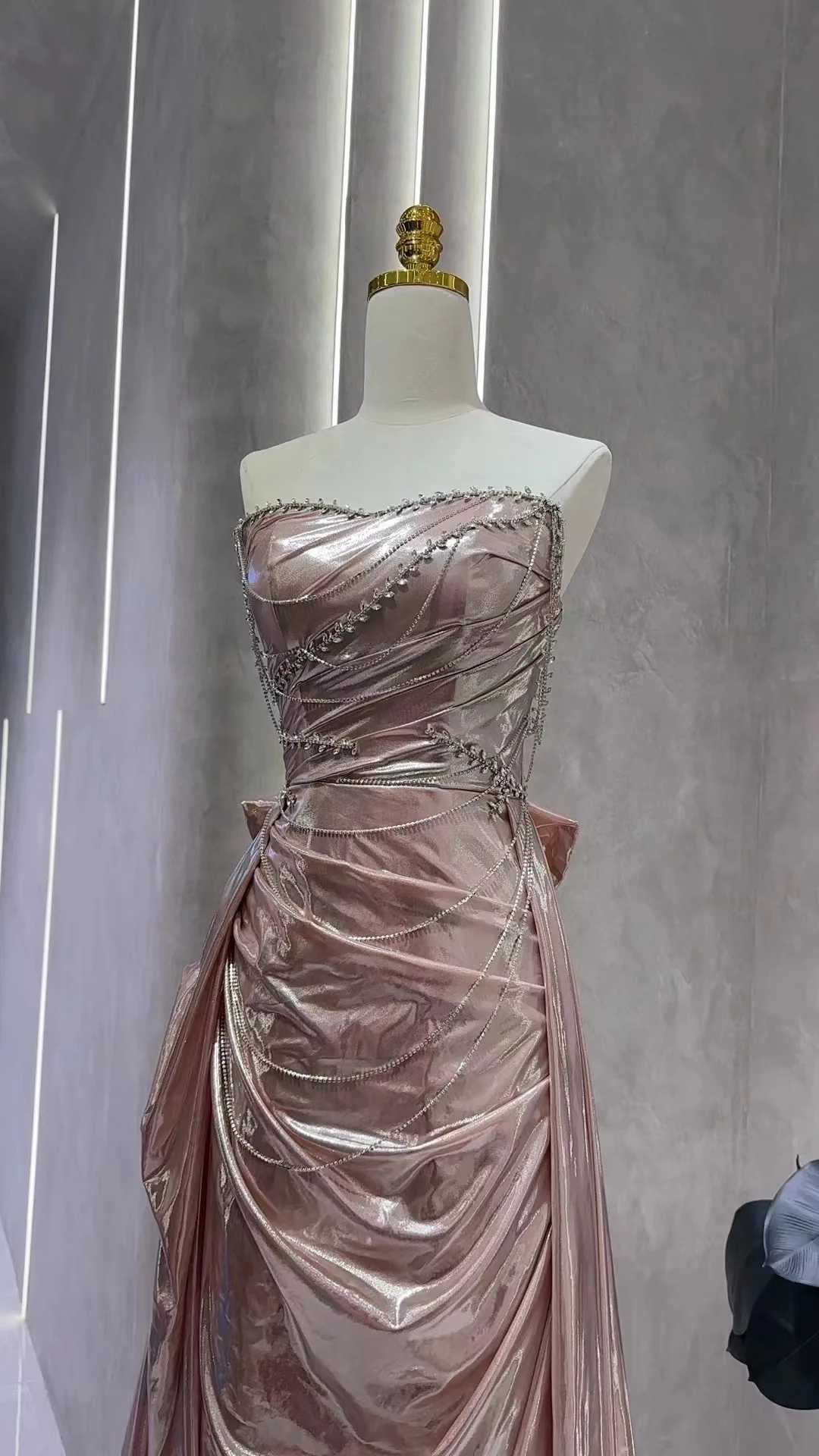 Robe de Bal en Satin sans Bretelles Personnalisée, Ligne de Clip, avec Nministériels d, Col en V, Banquet