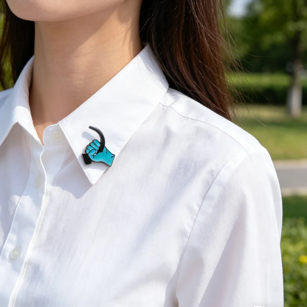 DCARZZ Medical Laryngoscope Enamel Pin Respiratory Intubation Anesthesia Brooch Medicine Badge Jewelry for Doctor Nurse Gifts