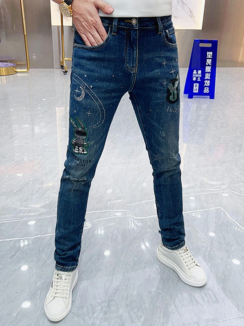 

Мужские джинсы Slim Fit с мультяшной вышивкой и принтом, модные, брендовые, осенне-зимние, со средней посадкой, длинные брюки для молодежи