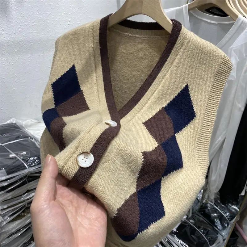 Women Clothing 2024 Autumn Vintage Fashion Argyle Single Breasted Sweater Vest Casual V Neck Sleeveless Loose Knitted Waistcoat