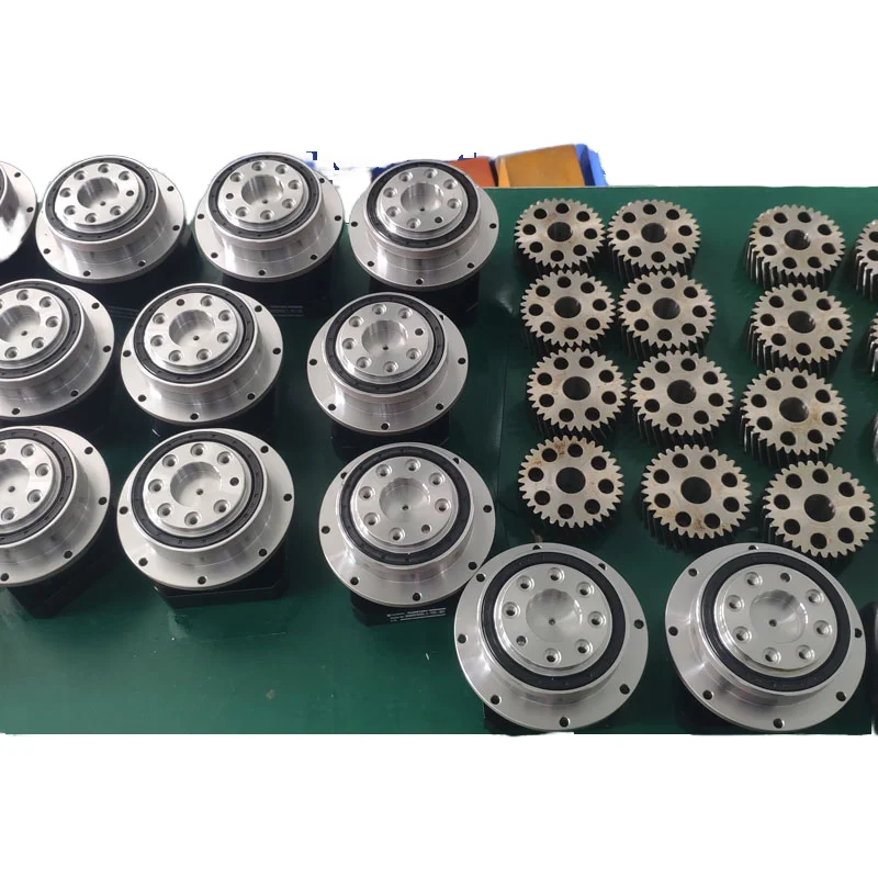 Bezpośrednie dostawy z fabryki: przekładnia planetarna o wysokim momencie obrotowym i niskim luzie z kołem wyjściowym kołnierzowym do maszyn tnących.