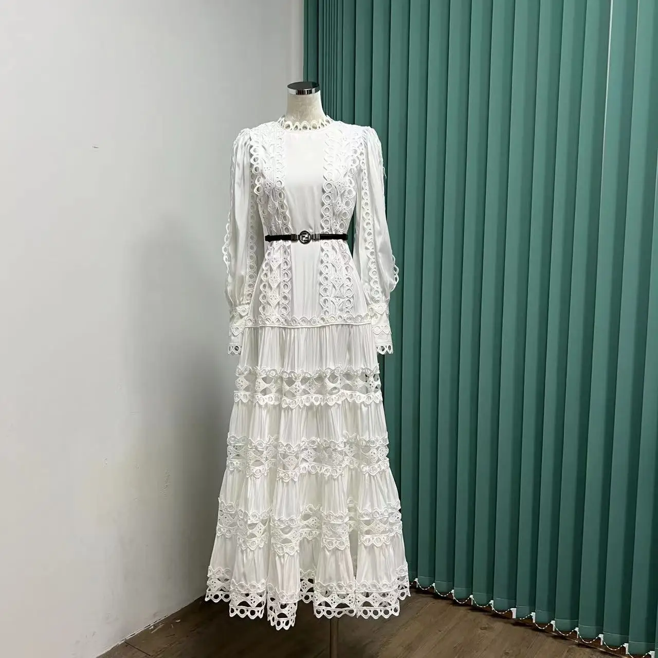 

French heavy-duty water-soluble lace elegant pendulum stitching hollow lantern sleeve dress long skirt with belt