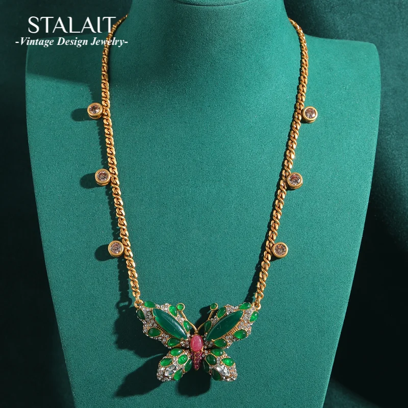 

Vintage Emerald Green Butterfly Necklace Glass Glaze Beautiful Women Antique Gold Color Chain Crystal Luxury Designer Jewelry