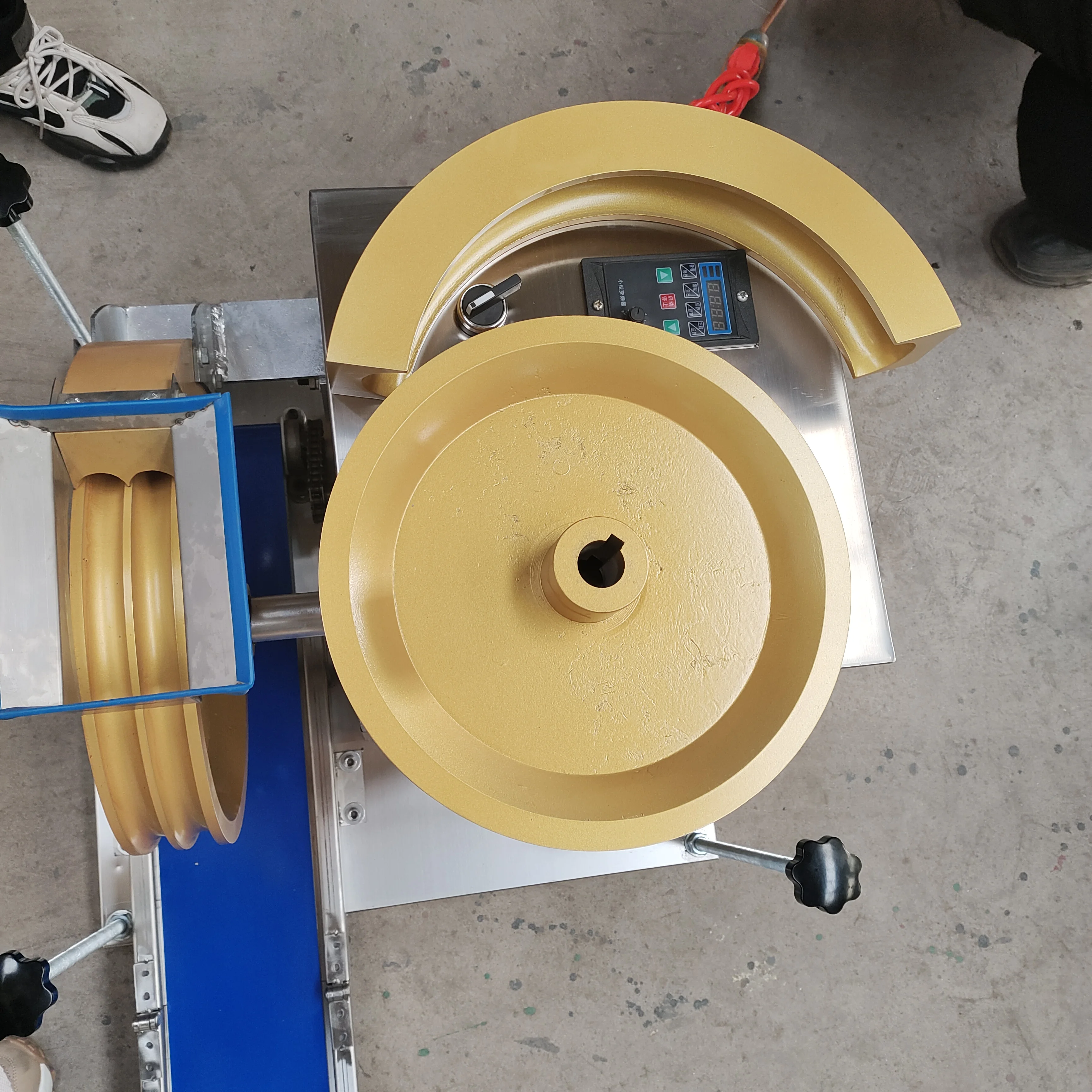 

Небольшая автоматическая машина для округления теста, машина для изготовления шариков для теста, машина для раскатки теста