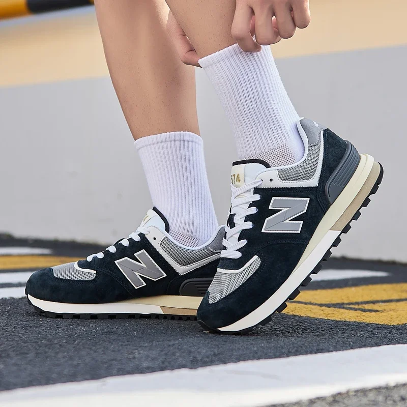 Spring and summer new couple flat shoes, lightweight, wear-resistant, anti slip, casual sports shoes