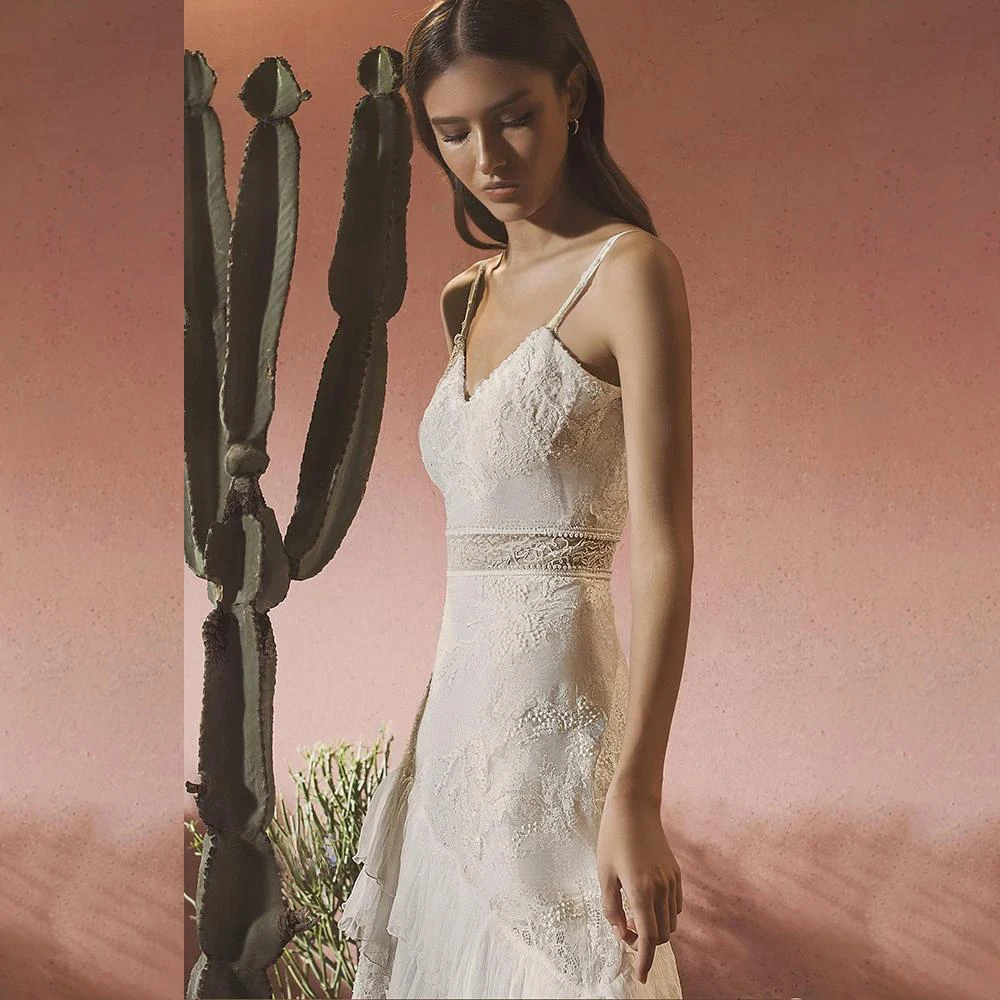 Aangepaste Sexy V-hals Spaghettibandjes Trouwjurk Voor Vrouwen Backless Kant Bruidsjurk Tiered Een Lijn vestidos de novia gewaad
