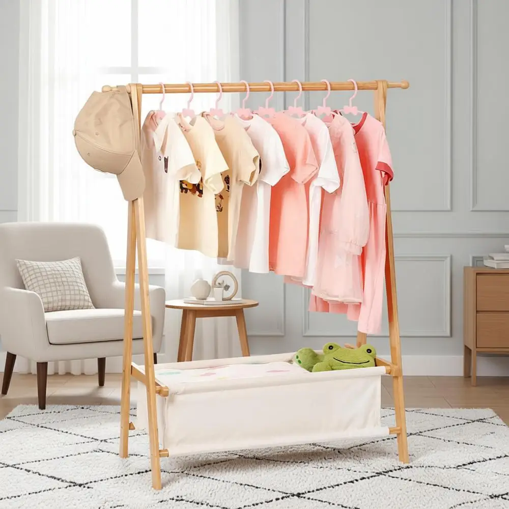 

Детская вешалка для одежды из натурального бамбука с местом для хранения мелких вещей и костюмов