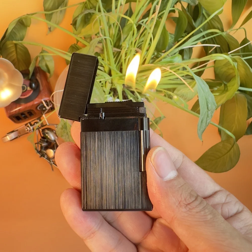 

Роскошная зажигалка, кухонный воспламенитель, матовая отделка, громкий звук, поставляется в комплекте оригинальных аксессуаров.