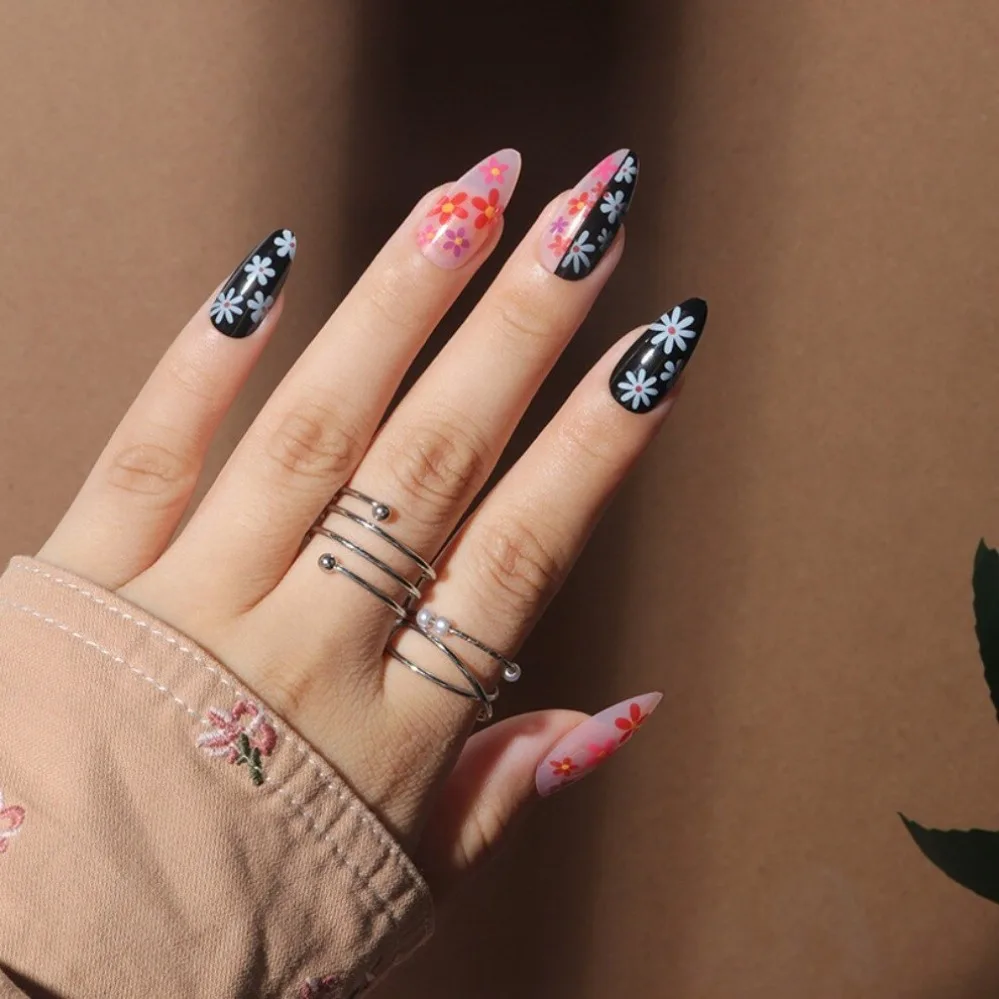 24P Kunstmatige Vierkante Kop Acryl Korte Doodskist Plakkerig Op Nagels Kerst Nail Art Nep Nagels Herbruikbare Verwijderbare Pers Op Nagel