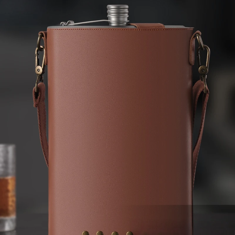 Pure titanium small wine jug, high-grade leather titanium alloy outdoor portable, half a catty, five catties of household