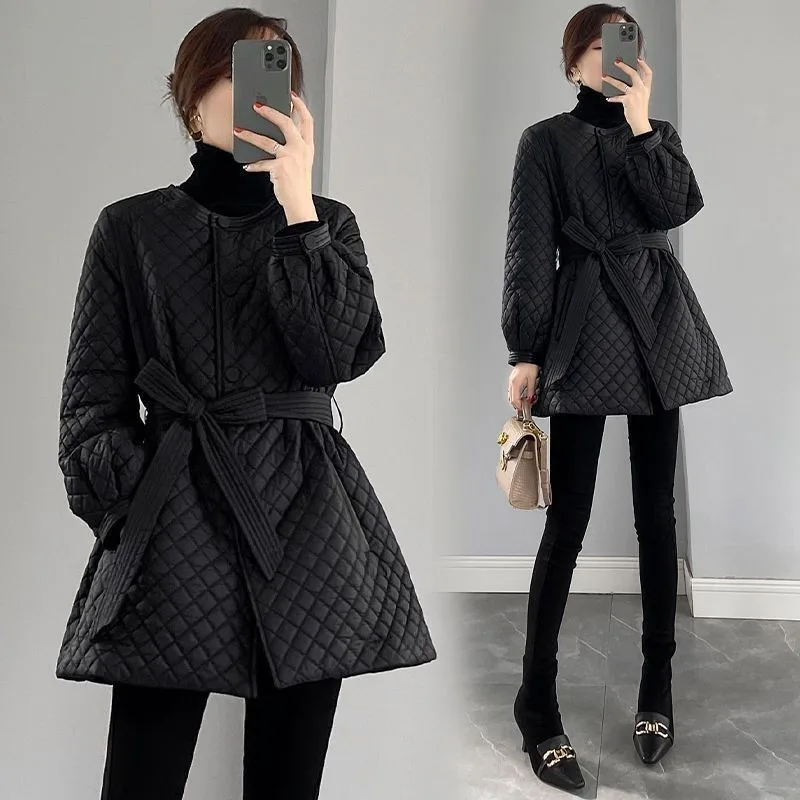 

A New Korean-style Thick Warm Cotton-padded Jacket for Women with Cinched Waist in Winter Featuring Stylish Slimming Style Coat