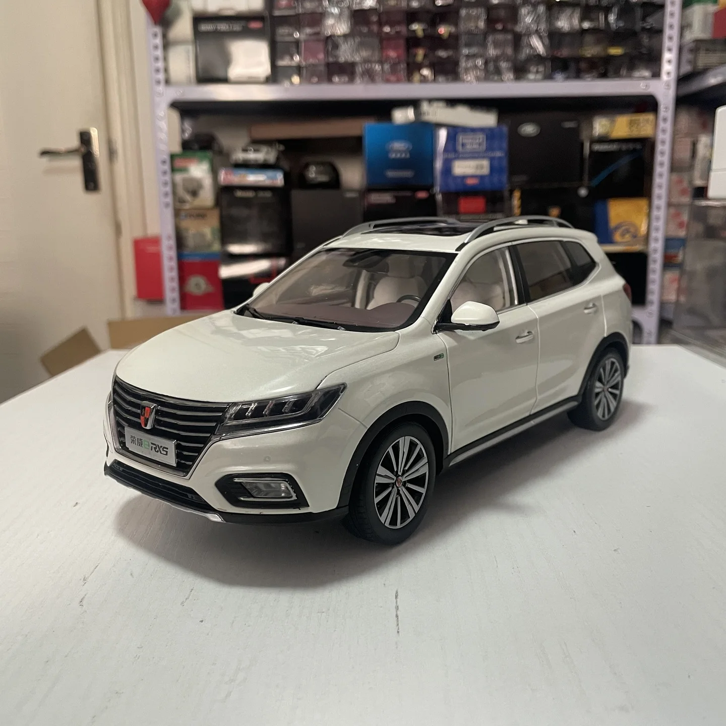 

Масштаб 1:16, литой под давлением сплав, белый ROEWE ERX5, игрушки для внедорожника, модель автомобиля, классика, ностальгия, подарки для взрослых, сувенир, статический дисплей