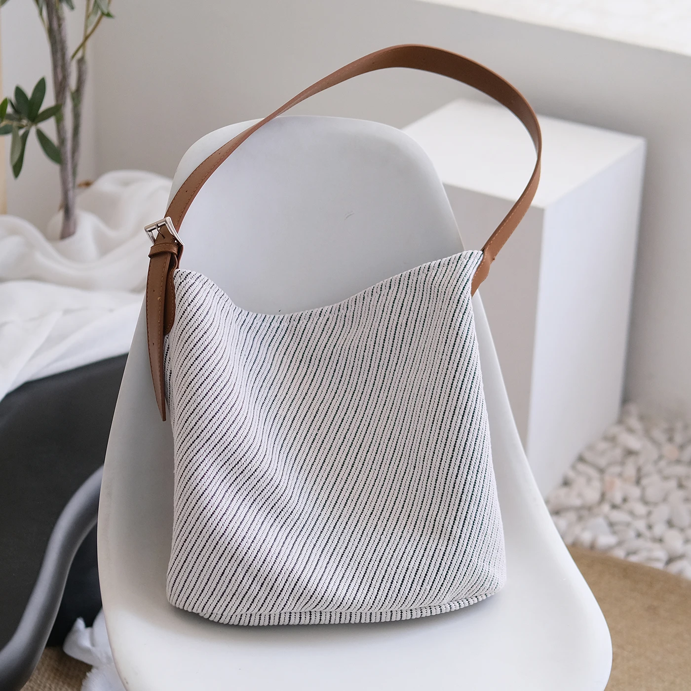 

2025 New Fashion Original Bucket Shaped Canvas Women's Bag Simple And Casual Versatile Single Shoulder Diagonal Cross Bag Trendy