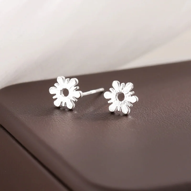 Hot selling new 925 sterling silver fashionable and exquisite hexagonal snowflake earrings Christmas series jewelry wholesale