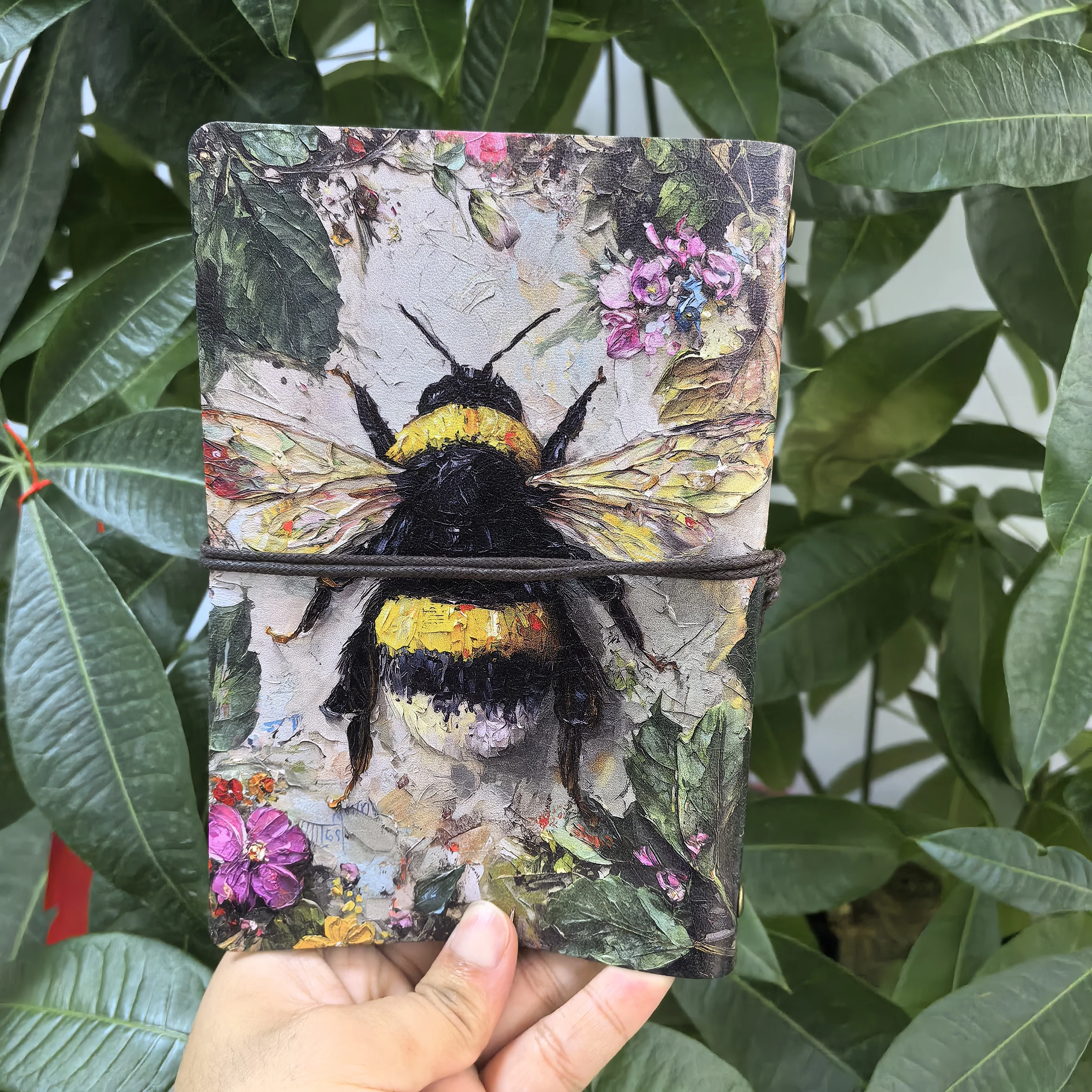 Retro Bumblebee Floral Print Journal PU Leather Travel Notebook Hand‑Tied String Closure Diary Book For Writing Notes Nature The