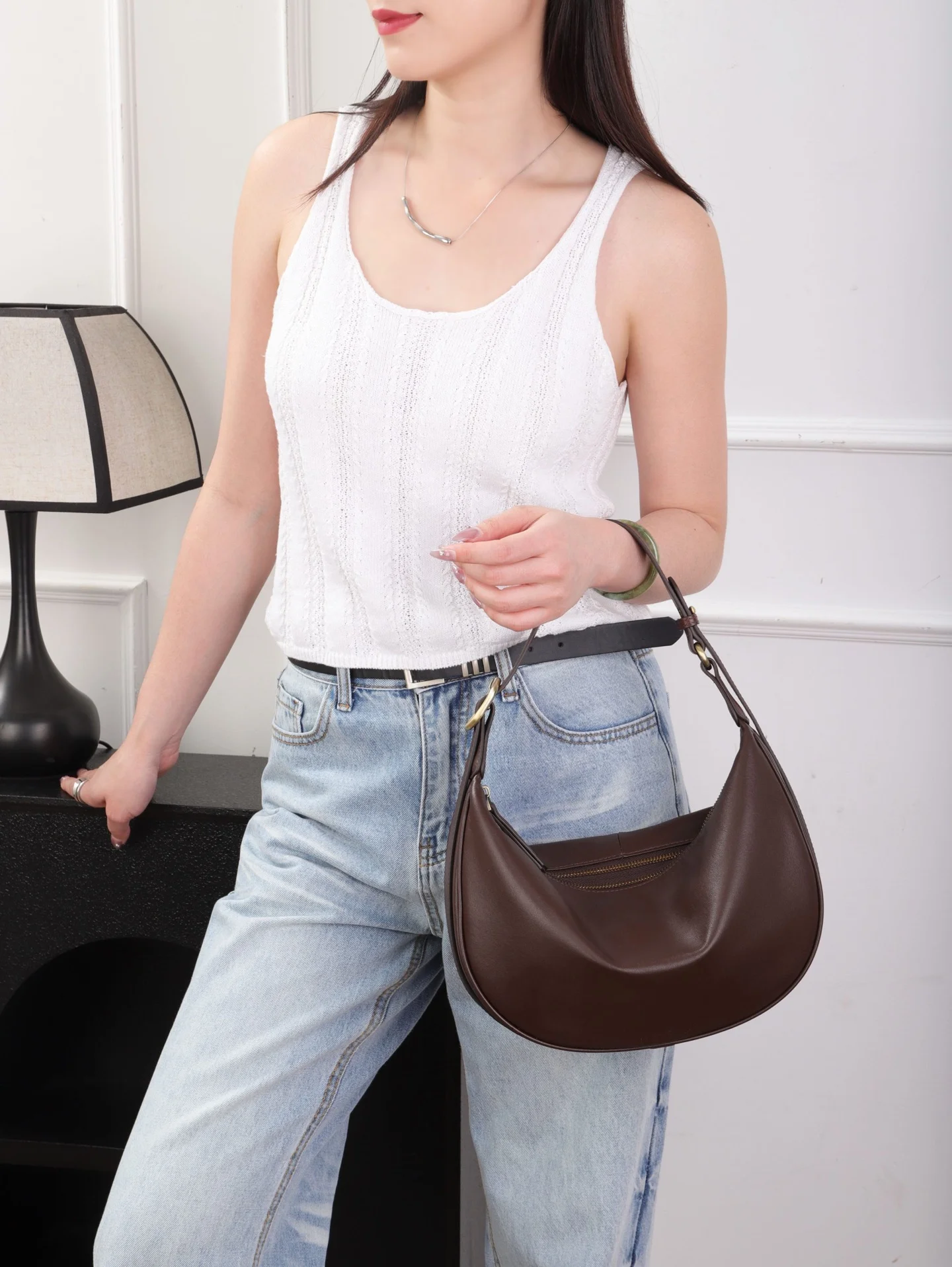 حقيبة كتف نسائية من جلد البقر الأصلي بتصميم نصف قمر حقيبة يد عصرية للسيدات جديدة