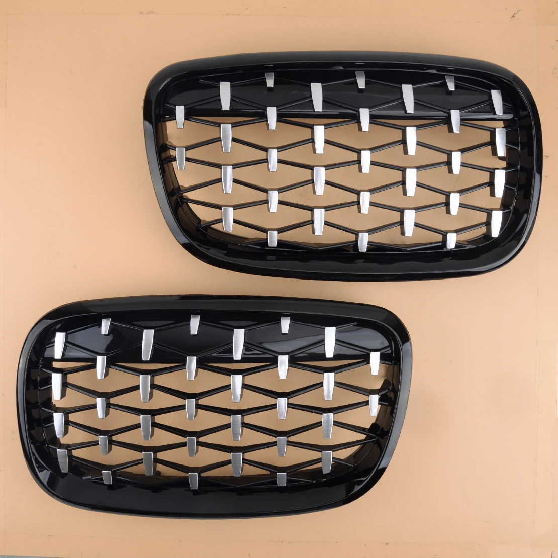 

1 Pair 51137185223 51137185224 Front Kidney Grille Diamond Grill Fit for BMW X5 E70 X6 E71 Hybrid E72 51137307599 51137307600