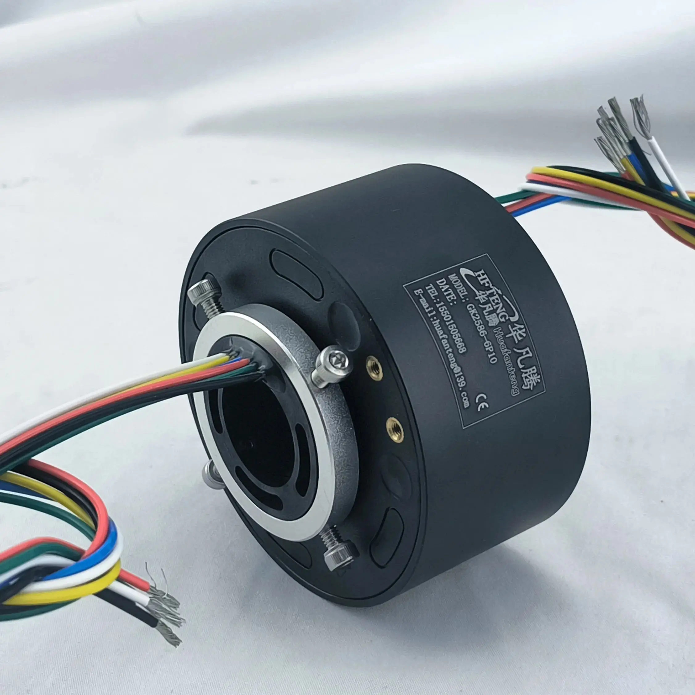 

The inner diameter of the conductive slip ring is 25mm, the current is 5A, and it has stable current transmission capability.