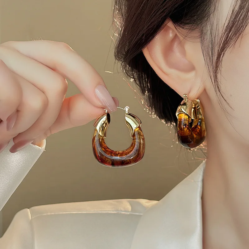 European And American Retro Brown Resin Letter U-shaped Geometric Hoop Earrings For Women Fashion Simple Metal Jewelry Gifts