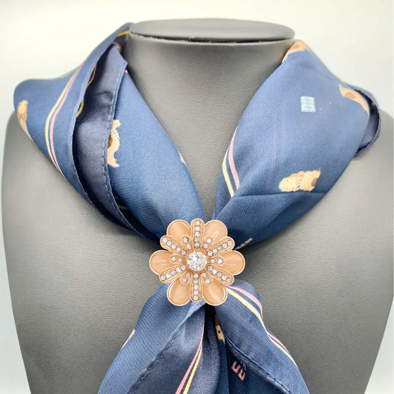 

3 Pcs Ring Clasp Alloy Clip Set for Women Cardigan Buckle Scarf Ring Shawl Buckle Scarf Ties Clip Cardigan Clasp