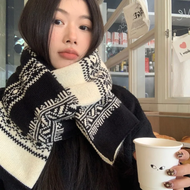 

Black and white jacquard scarf knitted shawl warm autumn and winter new thick travel photography women's