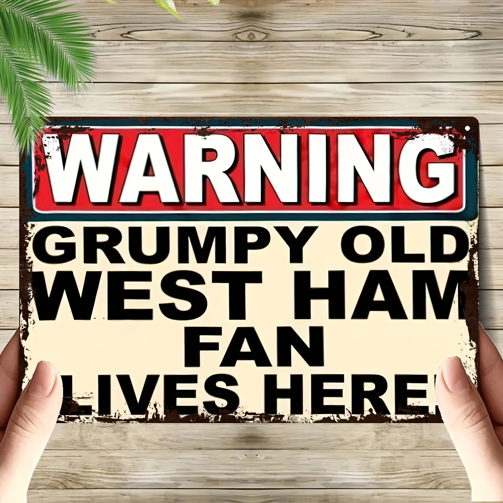 Placa de Metal Retrô de Alta Definição com Aviso: Fã Velho e Rabugento do West Ham Vive Aqui, Arte de Parede Divertida para Fãs de Futebol