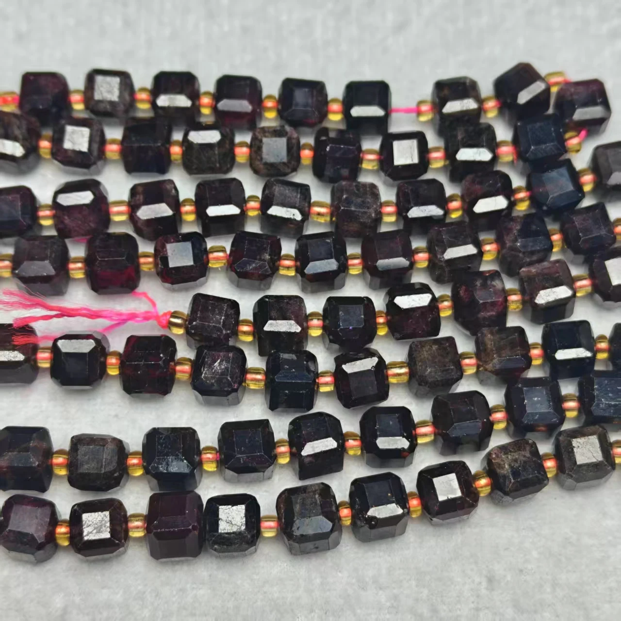 Großhandel mit natürlichen roten Granat-Facettenwürfeln, lose Perlen, Schmuck, handgefertigt, DIY-Armband, Halskette, Zubehör, halbfertig – Detail 3