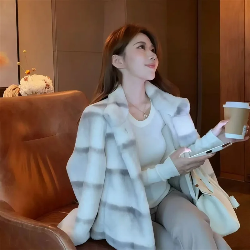 Imitation Otter Rabbit Fur Dual Tone Gradient Handmade Rendering High-end Loose Jacket For Women Short Standing Collar Fur Coat