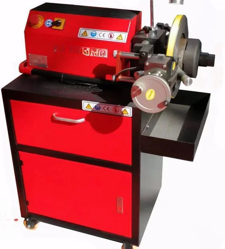 Continuously variable speed grinding machine, disc machine, brake disc repair machine