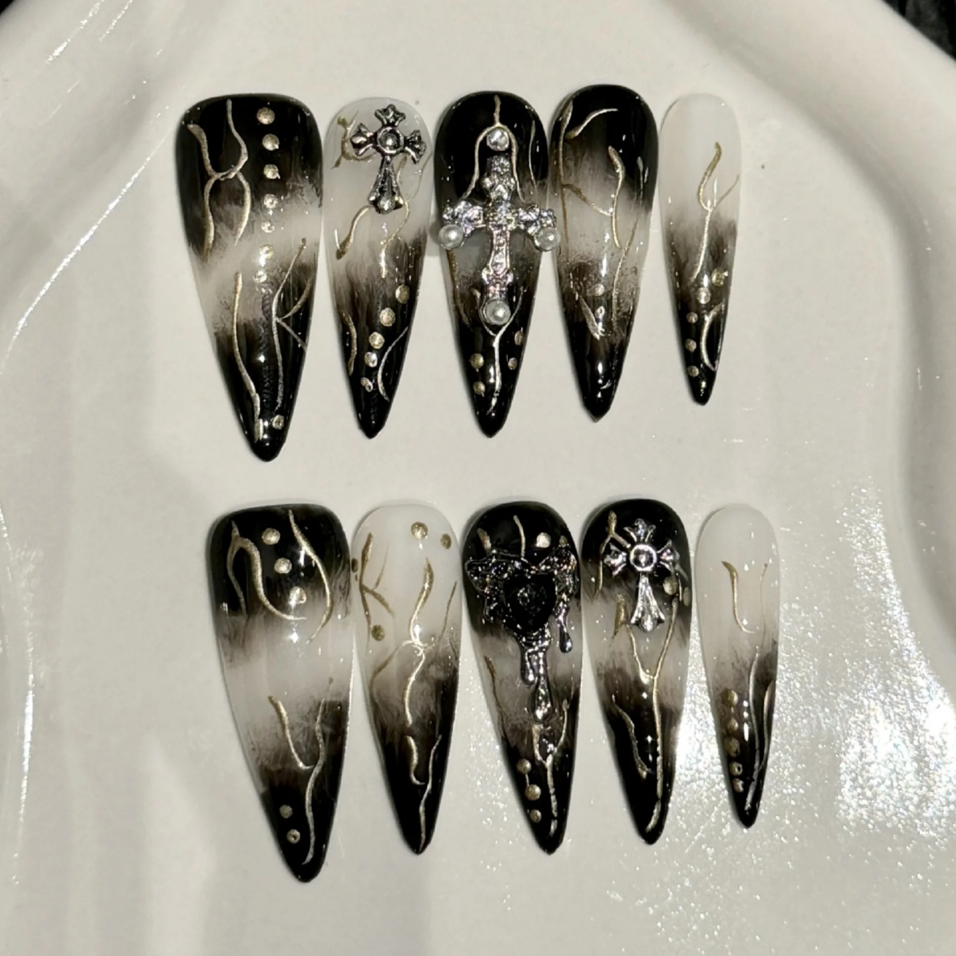 10 Uds Y2k puntas de uñas postizas de aguja larga gradiente negro Metal corazón Cruz decoración hecha a mano prensa en uñas dulce fresco manicura DIY
