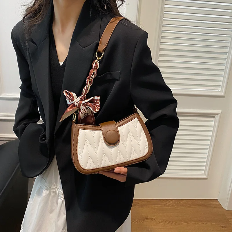 

2025 Quilted Shoulder Bag Minimalist Luxury Crossbody Niche Fashion Purse Versatile Underarm Handbag for Women