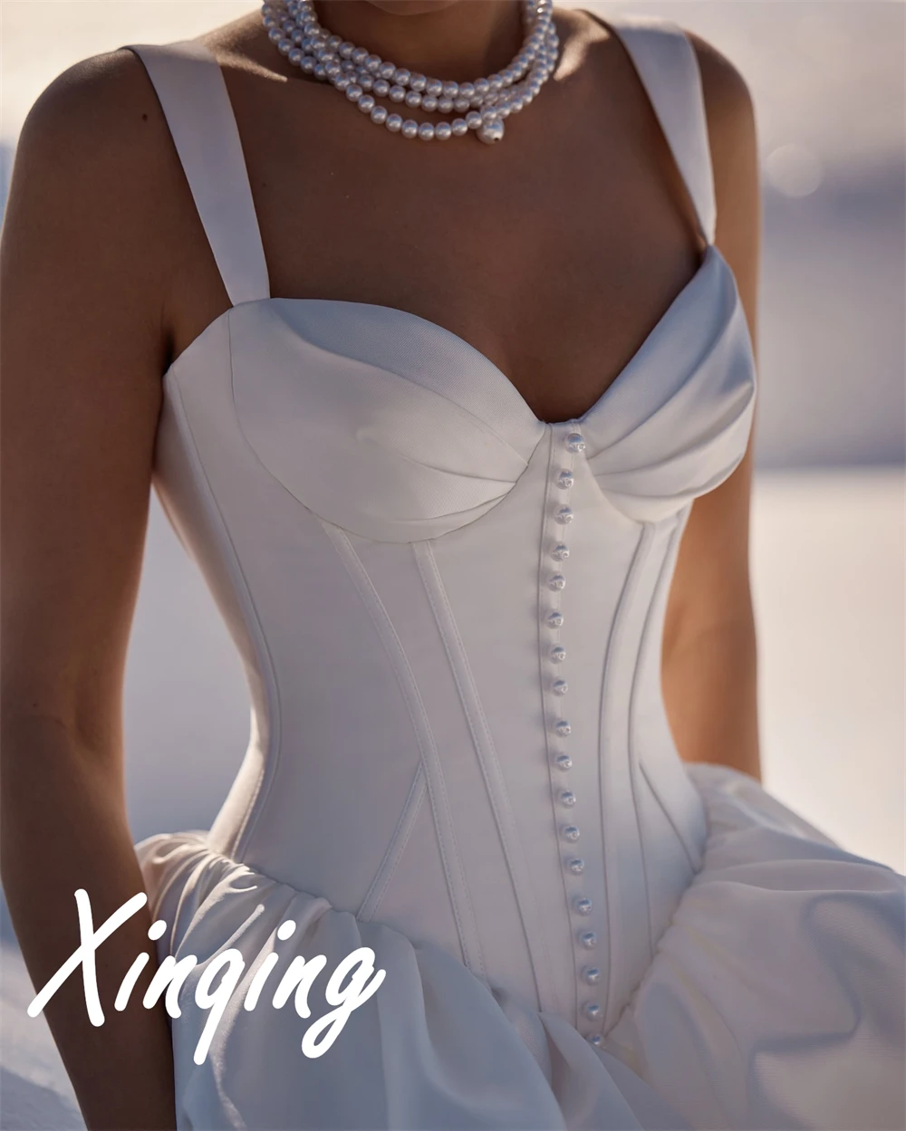 Abiti da sposa classici personalizzati in raso per donna Abiti da sposa senza spalline con lacci sul retro Abiti da sposa con perle affascinanti