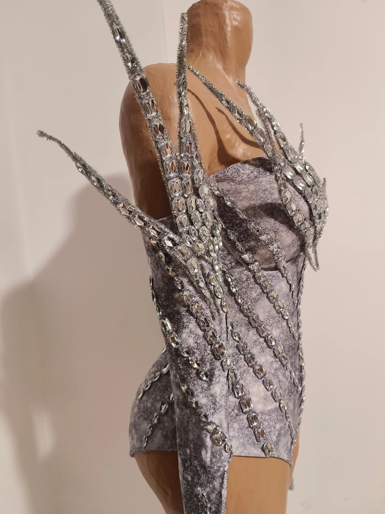 

Women's personalized luxurious silver crystal one-piece with exaggerated shoulder spikes costume