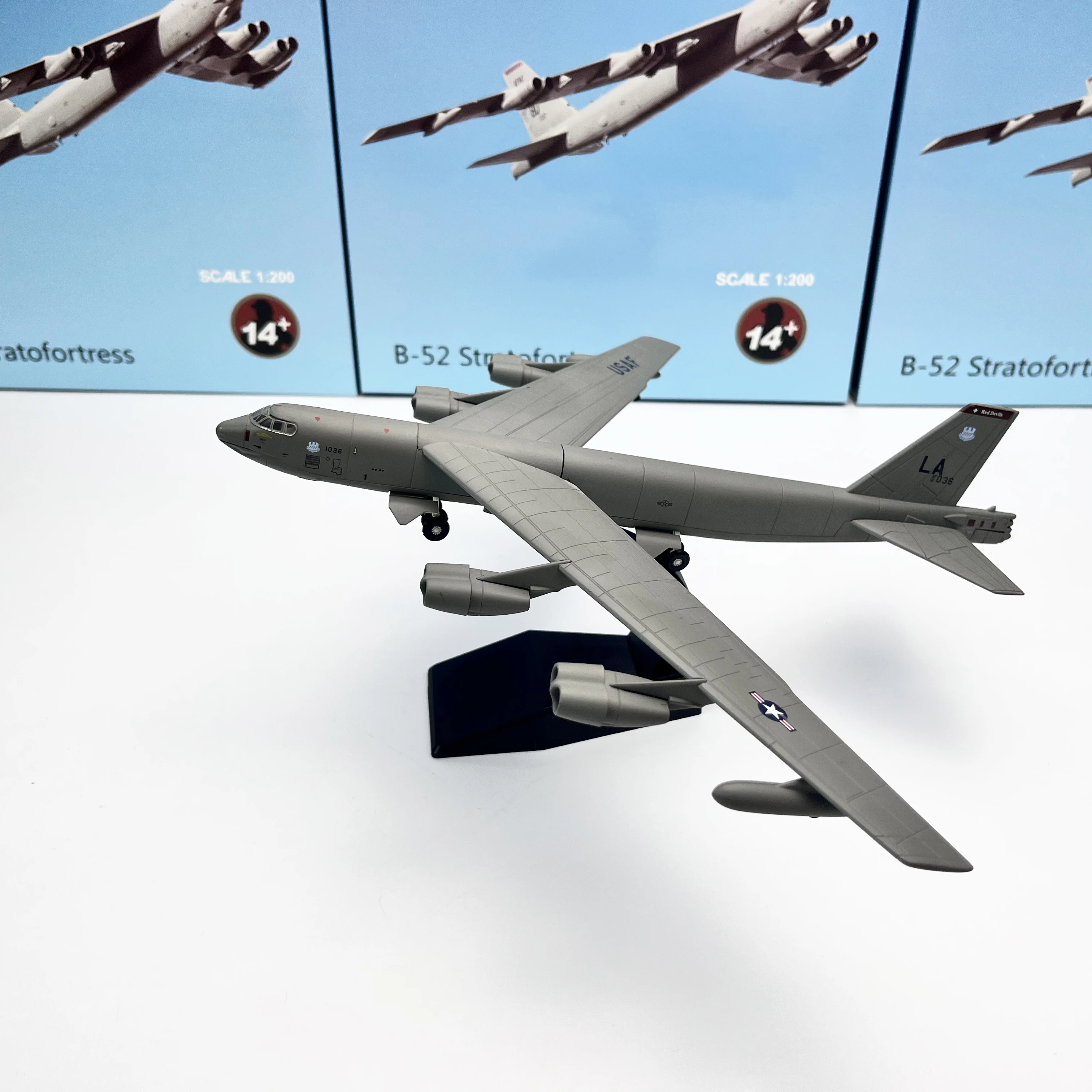 

Масштаб 1/200 B52 Stratofor Jet Powered, стратегический бомбардировщик B-52, подсонический литой под давлением металлический самолет, модель самолета, игрушка