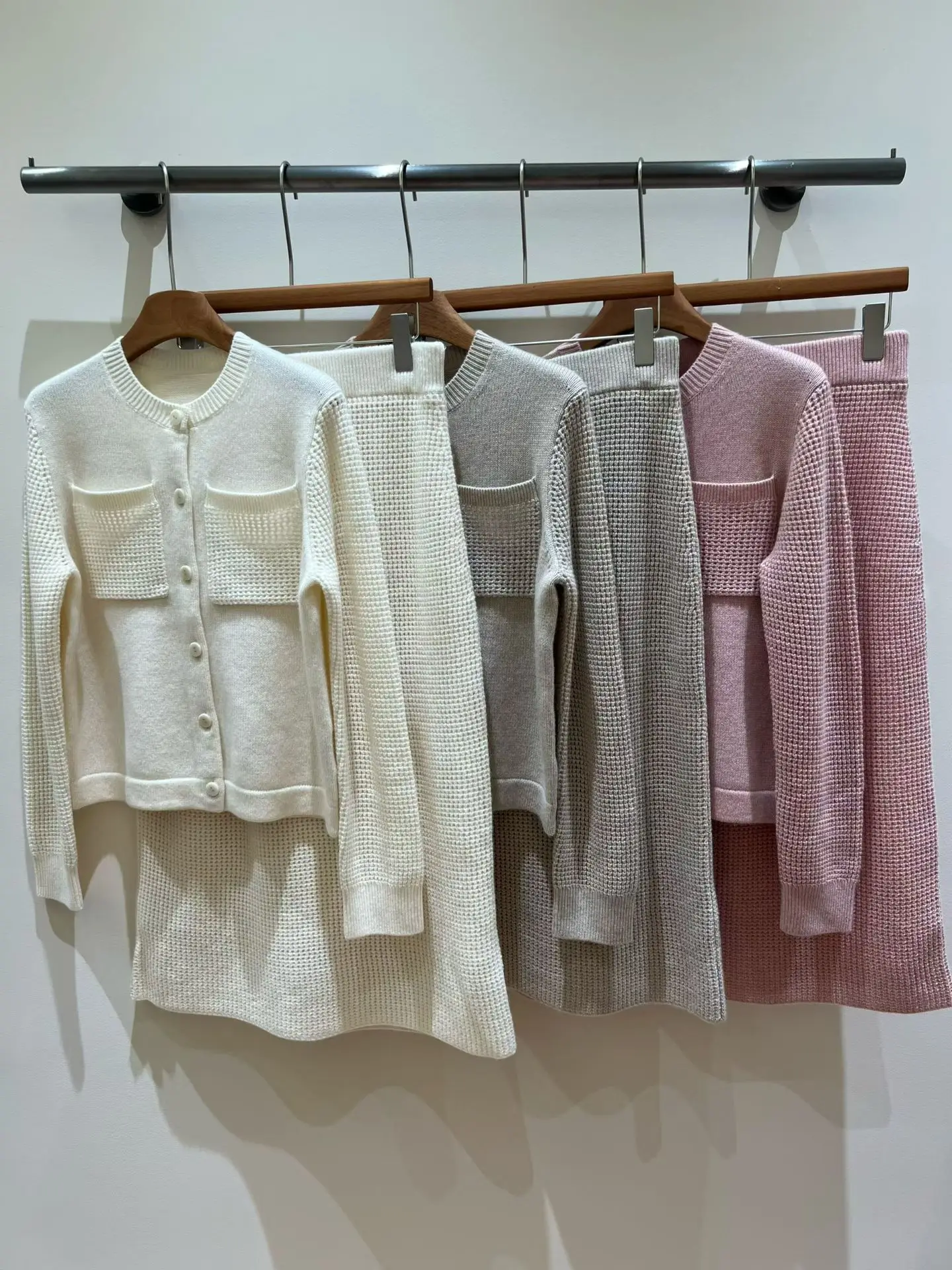 High-Quality Stylish Casual Knit Cardigan with Pockets & Crew Neck + Cut-Out A-Line Skirt Set Autumn/Winter 2026 New Collection