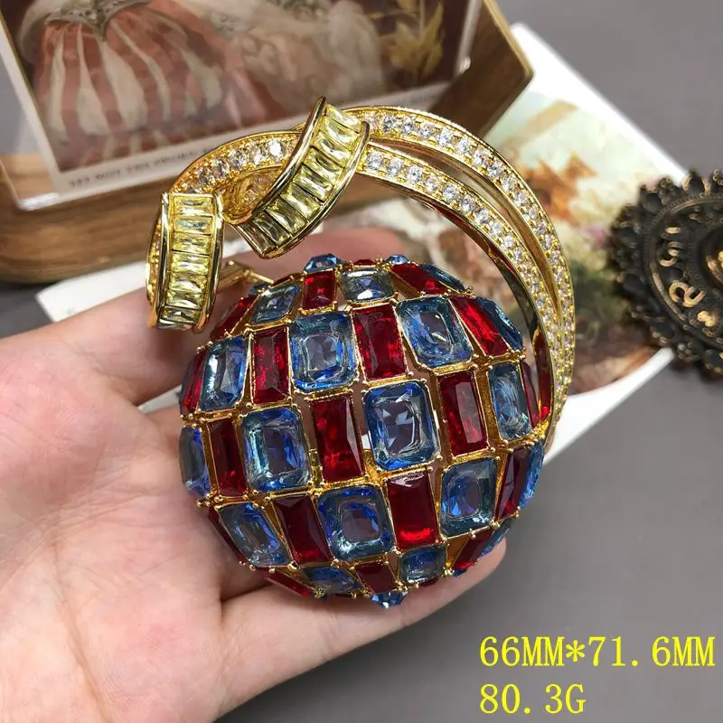 Vintage Royal Court Style handcraft brooch Red & Blue Rhinestone Inlaid Niche Vintage Brooch