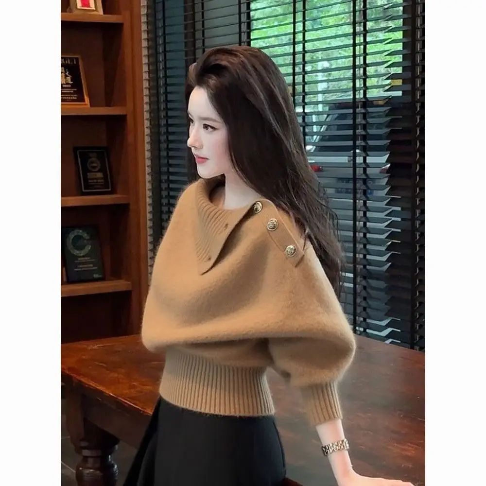 New Autumn Winter Fashionable Mature Elegant Light High-Quality Atmosphere Stunning White Knitted Sweater Top For Women