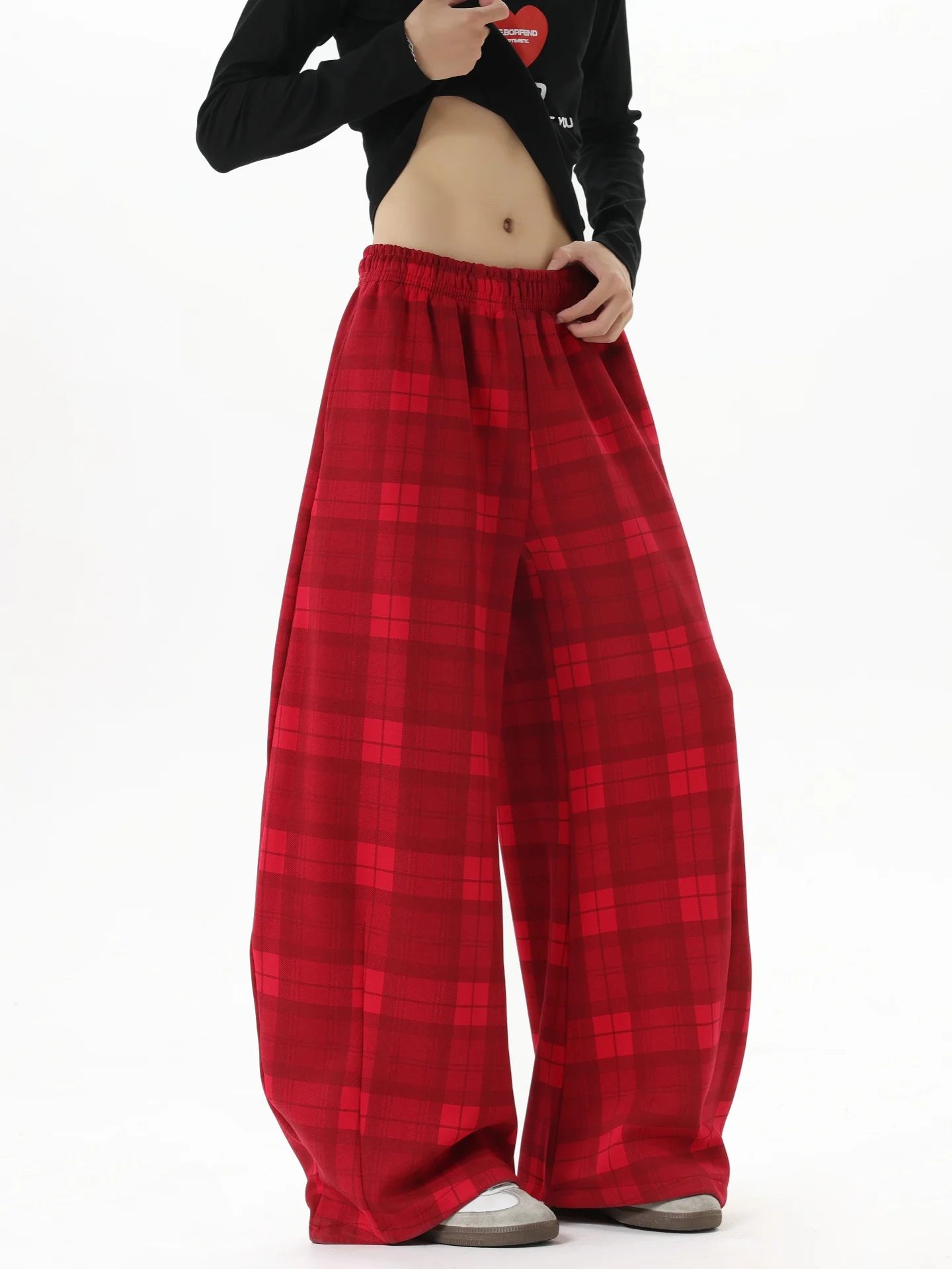 

Мужские повседневные брюки в американском ретро-стиле, красные в клетку, свободные, широкие, утягивающие, для мужчин, осенние, из хлопка и полиэстера