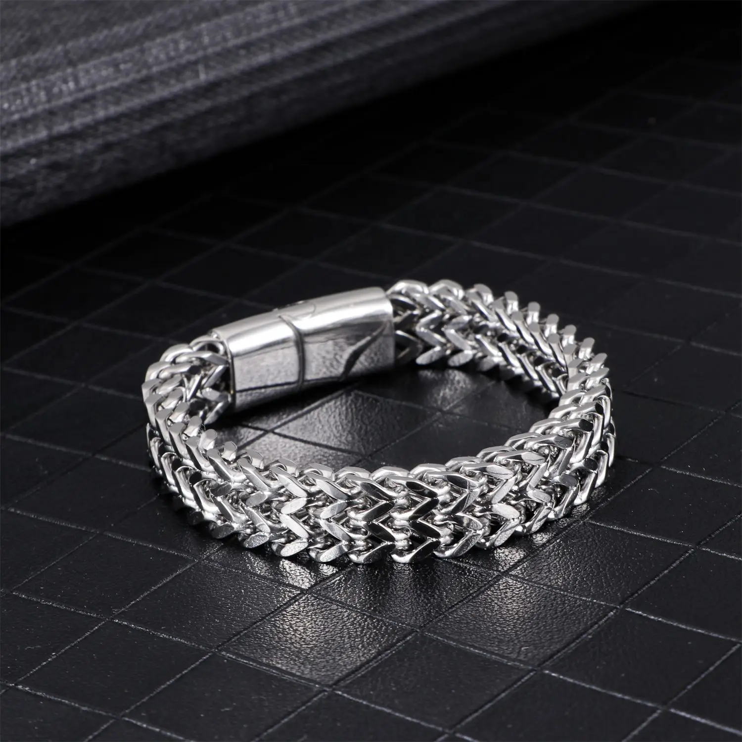 Stainless Steel Braided Double Row Front and Rear Fish Scale Alloy Magnetic Buckle Bracelet with