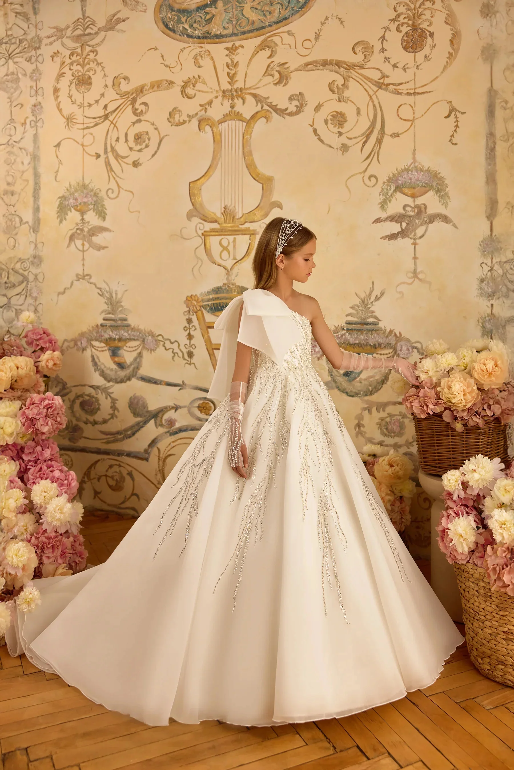

Customized Flower Girl Dress For Wedding Bowknot Glitter Beading Peals Floor Length Kids Birthday Party First Communion Gown