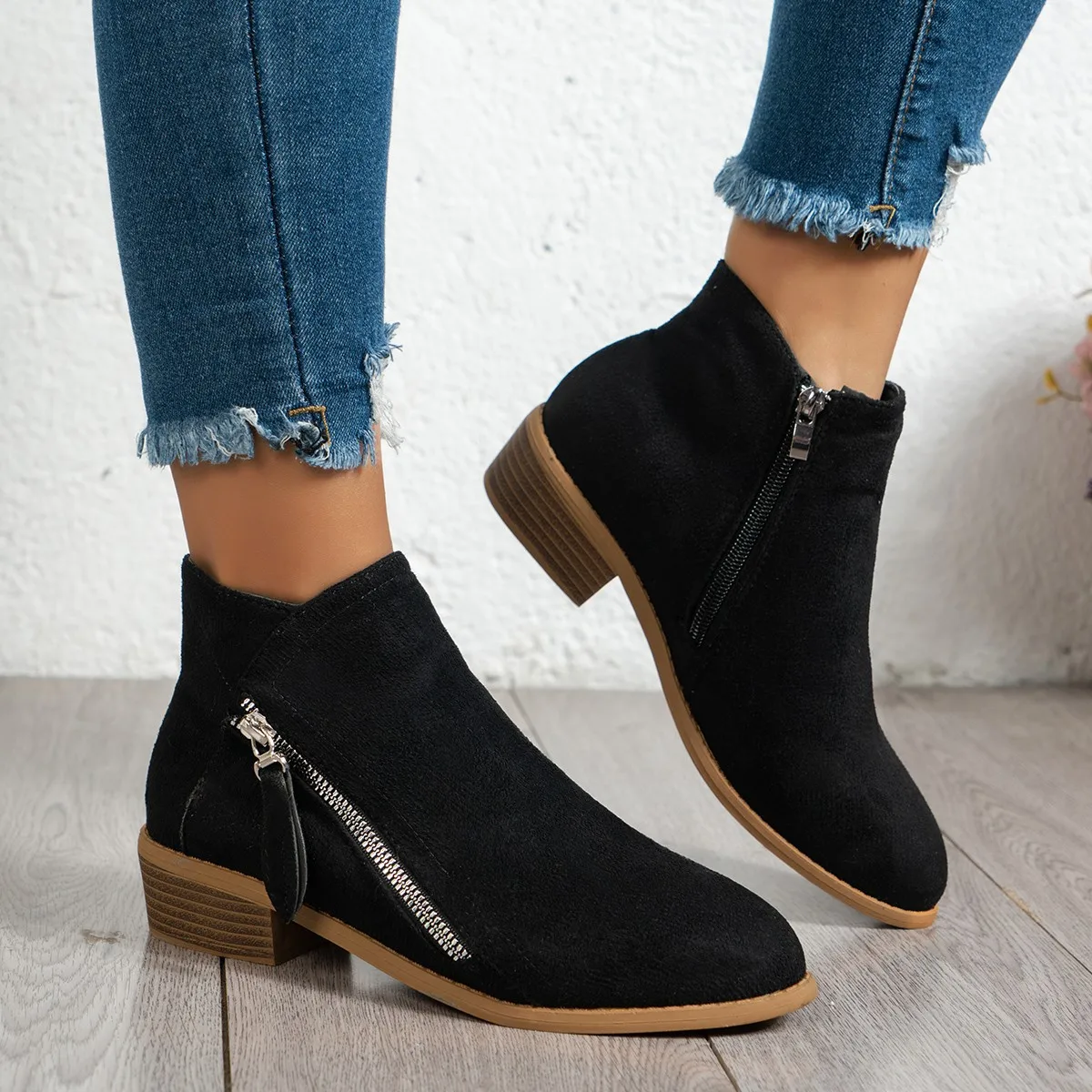 

Large-Sized Pointed-Toe Low-Heeled Side-Zipper Fashion Boots for Women Reverse Leather Low-Top Short Boot 2025 Style
