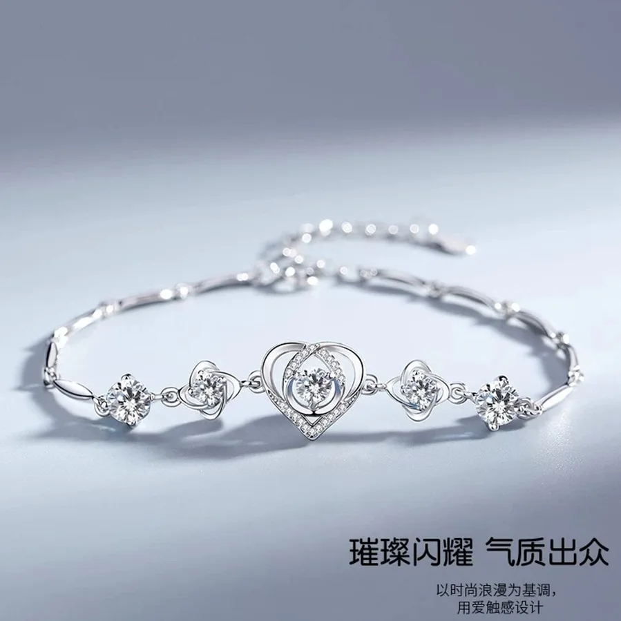 

Dynamic heart-shaped necklace with water droplet pendant