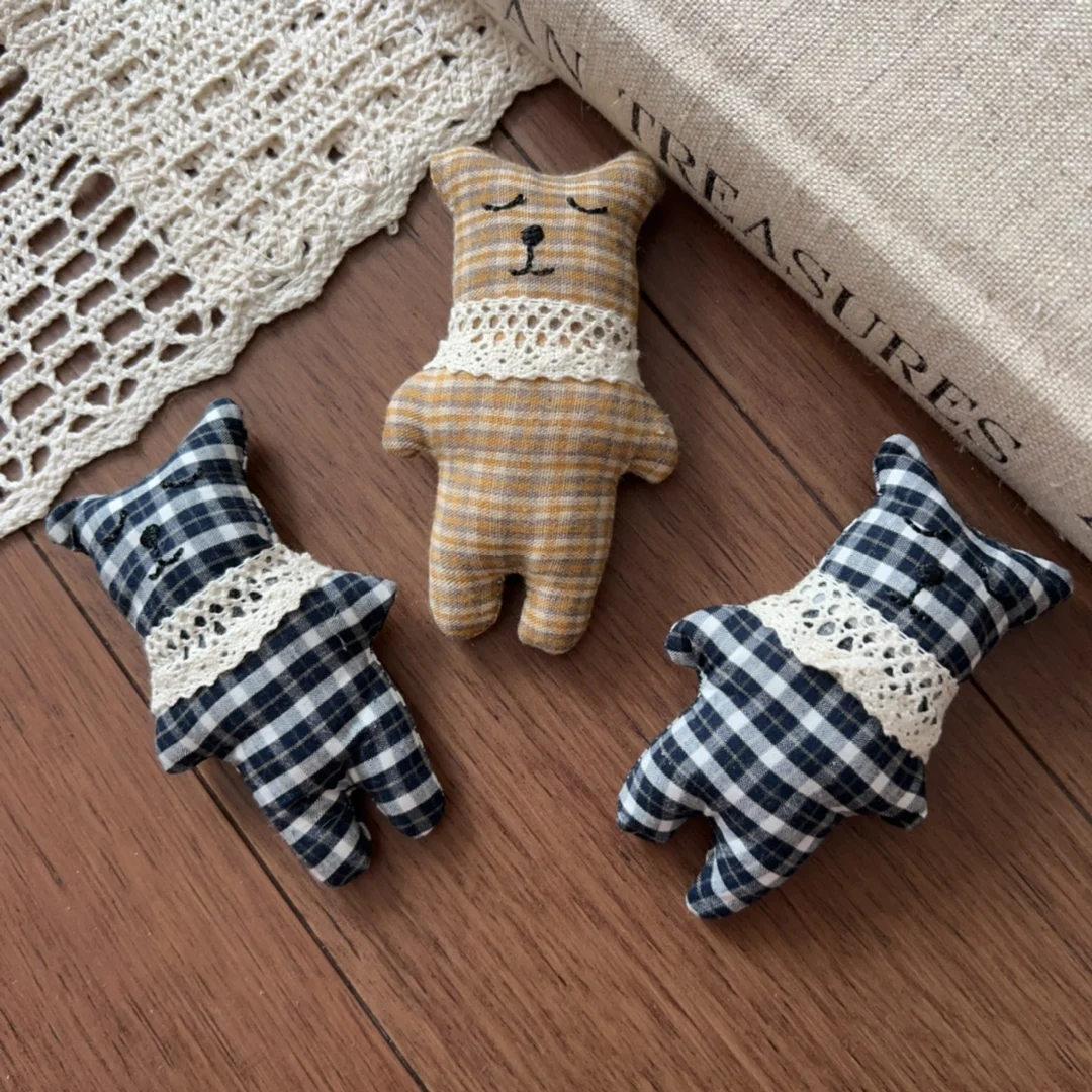 High Quality Soft Plaid Fabric Cartoon Bear Hair Clip Brooch DIY for Shoes Socks Apparel Embellishment Lightweight